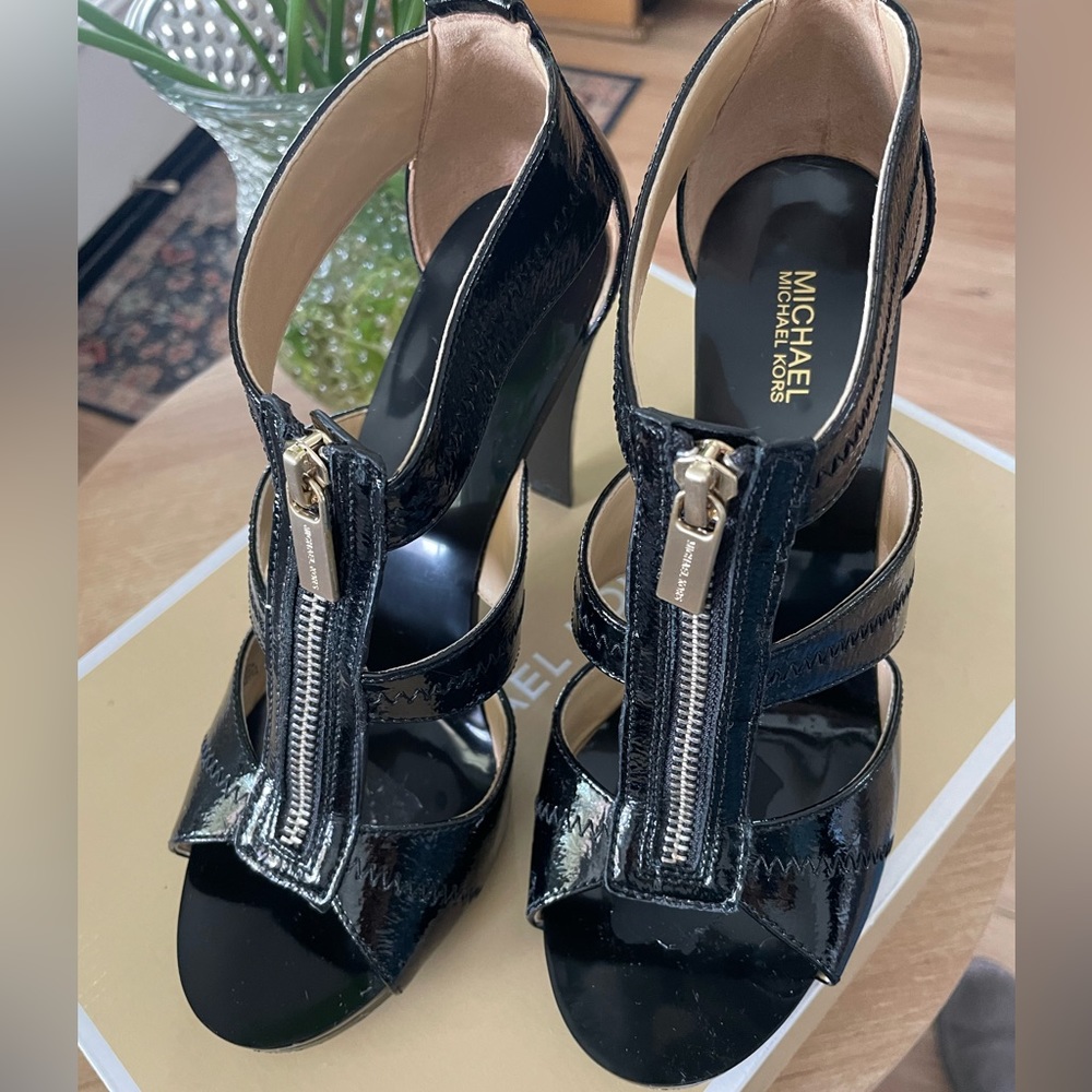 Michael Kors Berkeley T-Strap Patent